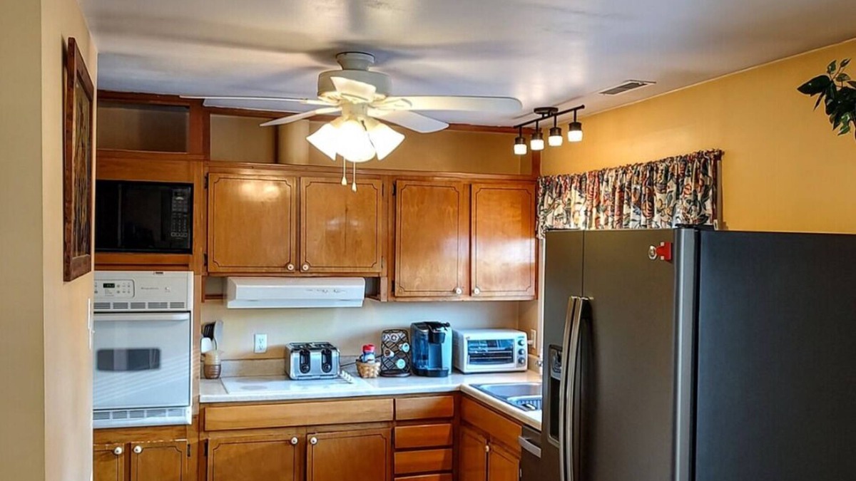 Algonquin House | Hambrooks Home with Hottub/Mid Term stays welcomed!