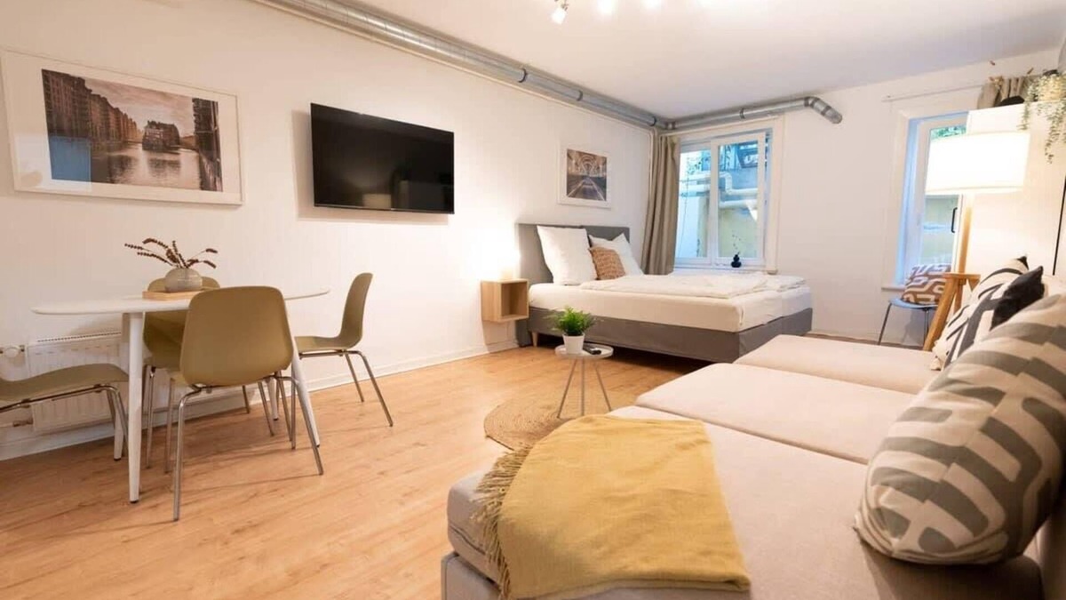 Rotherbaum Apartment | Hamburg City Apartment for 5