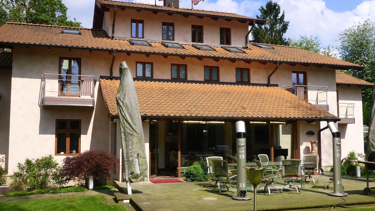 Rissen Villa | Hamburg cracks 500 sqm luxury designed villa, sleeps 12, fully i-pad controlled