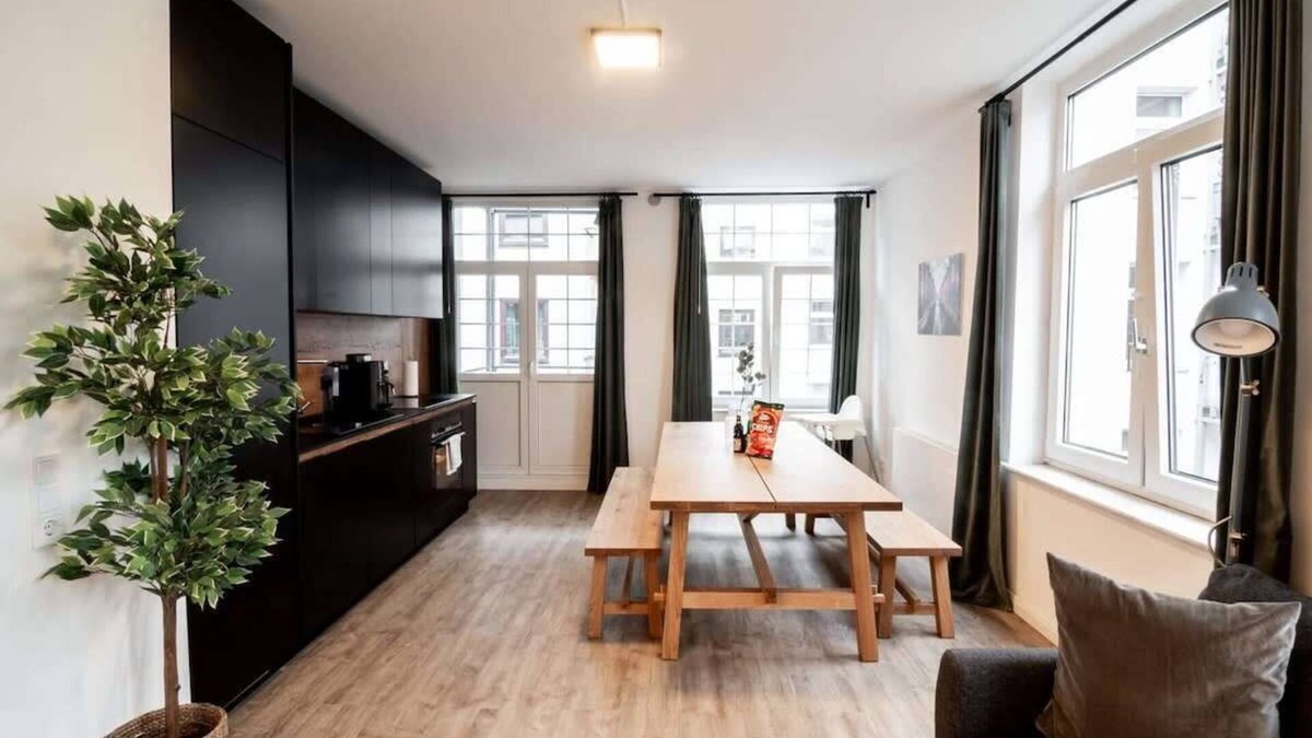 Eimsbuettel Apartment | Hamburg Gem for 12 Su