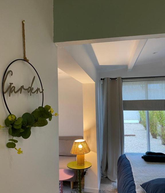 Herm House | Hameau au cœur de la forêt