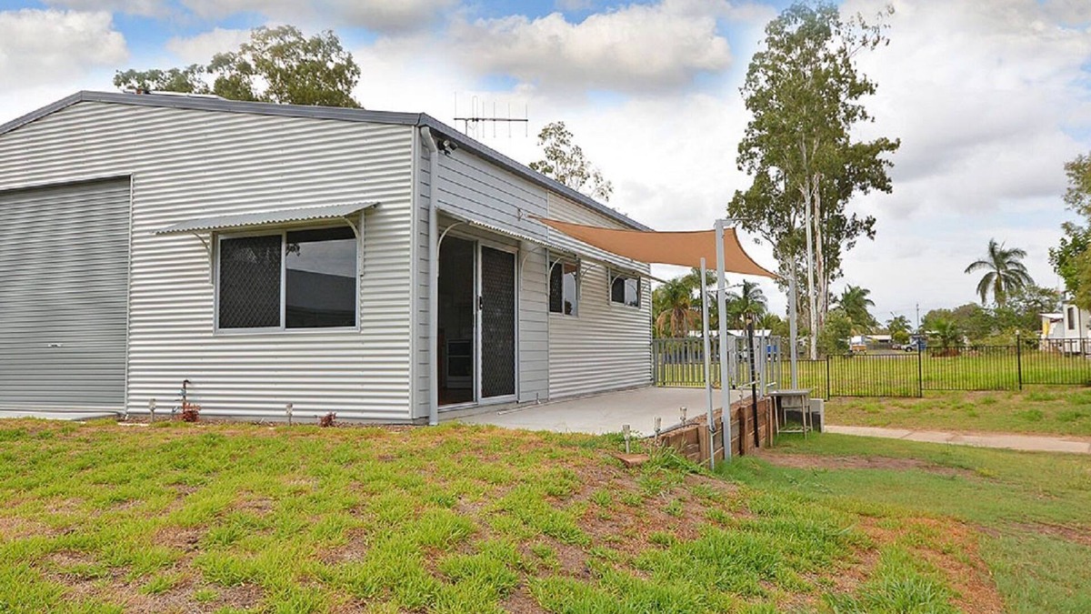 Traviston House | Hami's Retreat - Burrum Heads- Close to Boatramp -2BR - Aircon