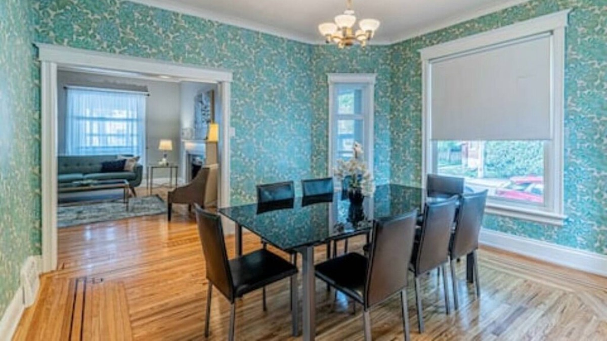 Hamilton House | Hamilton Families House Sunroom BBQ 2 Parking Sleeps 8 Guests