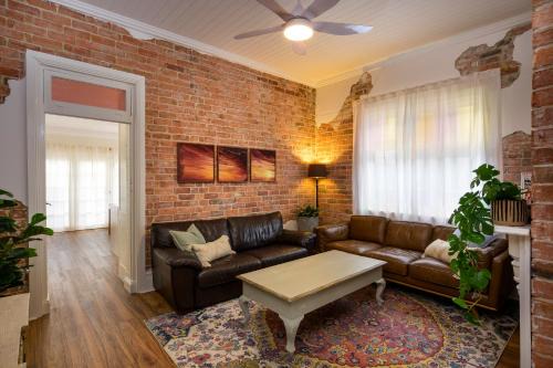 Hamilton House | Hamilton Hideaway