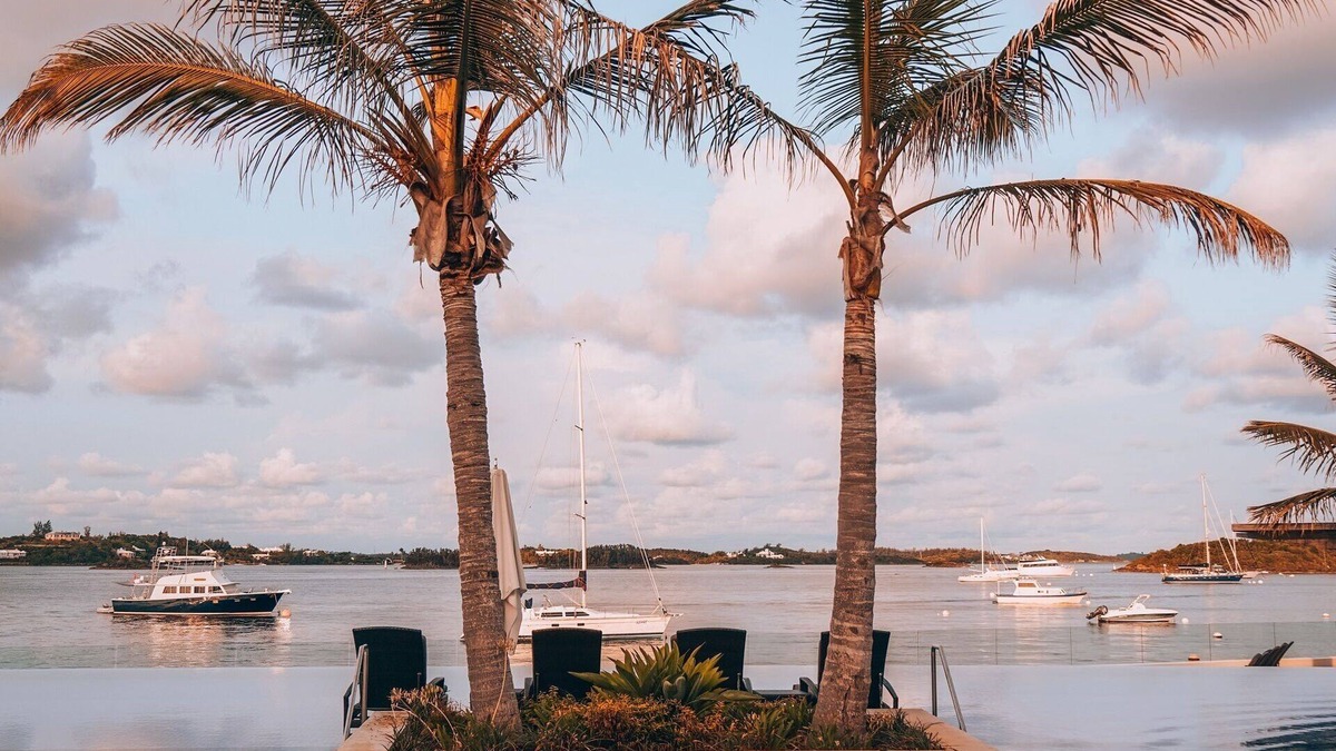 Pembroke Hotel | Hamilton Princess - Fairmont Gold Experience