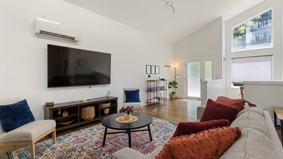 Northside House | Hamilton Villa | Walking Distance to Downtown | 3 BED 3BTH | 3 Bed, 3 Bath