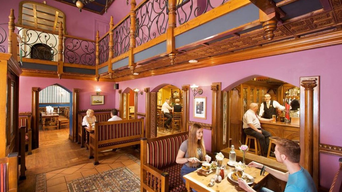Johnstown Bridge Hotel | Hamlet Court Hotel