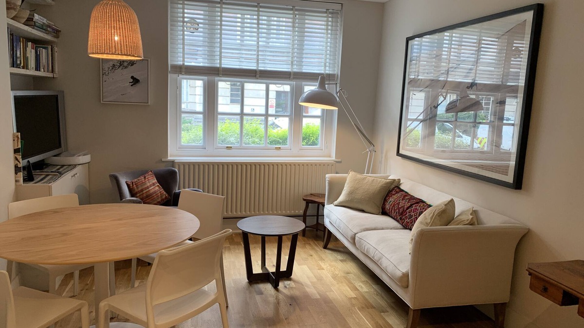Hammersmith Apartment | Hammersmith, W6. Gr floor 2 bedroom flat sleeps 4