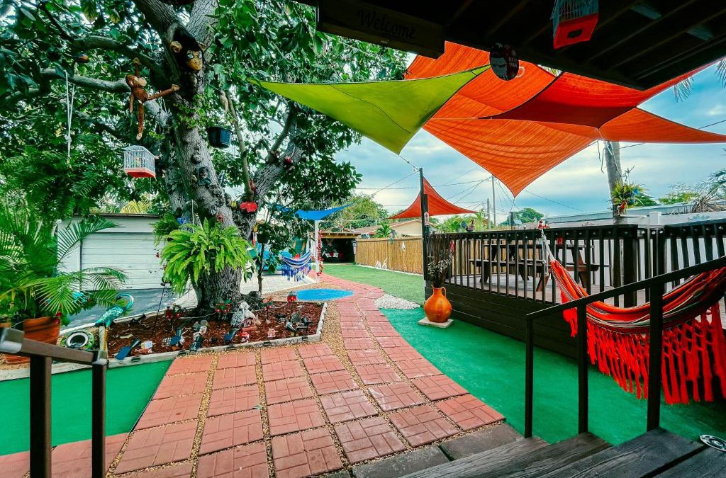 Little Ranches House | Hammocks & mini-golf! 10 mins from Beach!