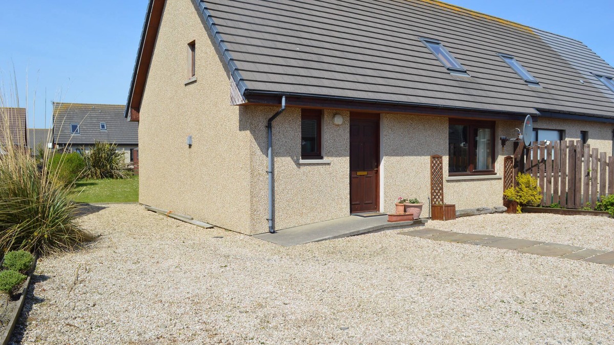 Stromness House | Hamn-vagr Self-catering - lovely 3-bedroom house with garden