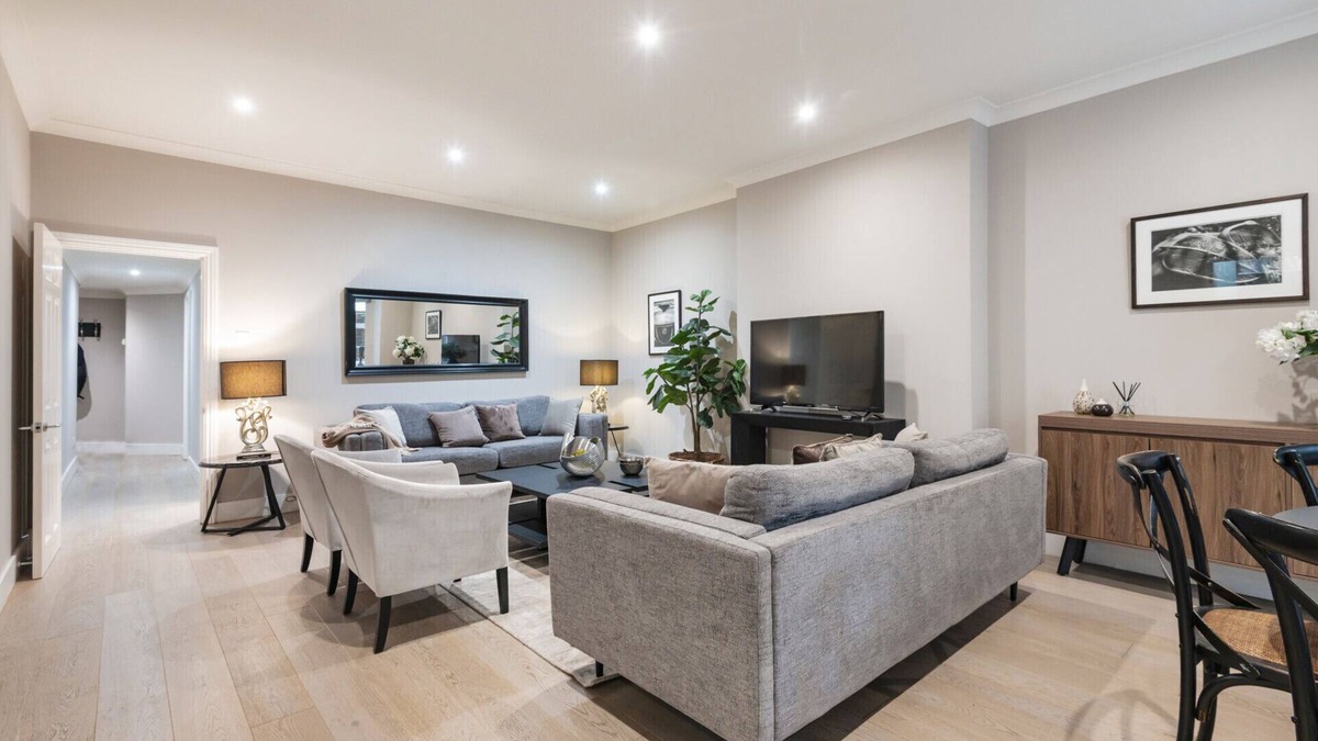 Frognal and Fitzjohns Apartment | Hampstead Garden Flat-Hosted by Sweetstay