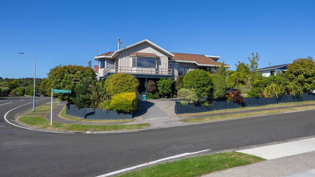Richmond Heights House | Hampstead Heights - Spacious family home, great views