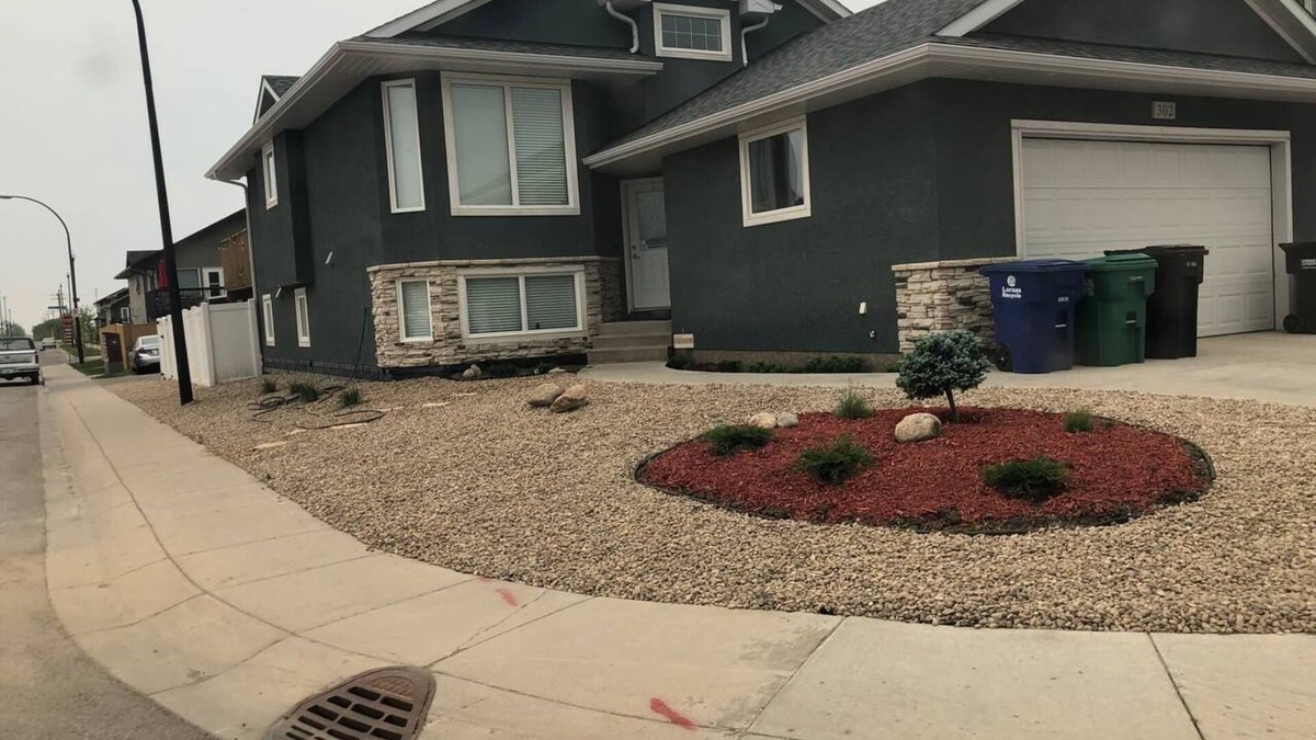 Saskatoon House | Hampton 3BR/2BA Suite Near Airport