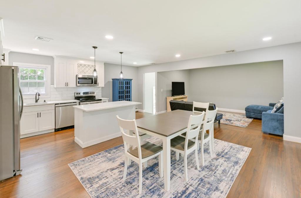 Hampton Bays House | Hampton Bays Retreat Walk to Squires Beach!