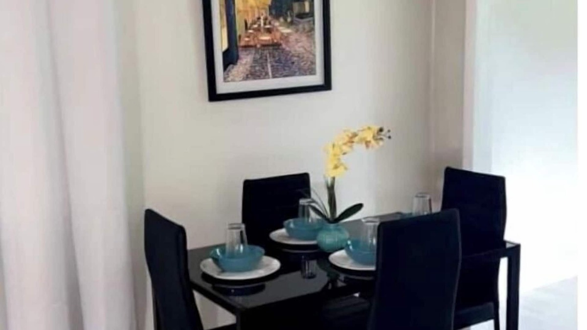 Hampton House | Hampton Centrally Located Oasis