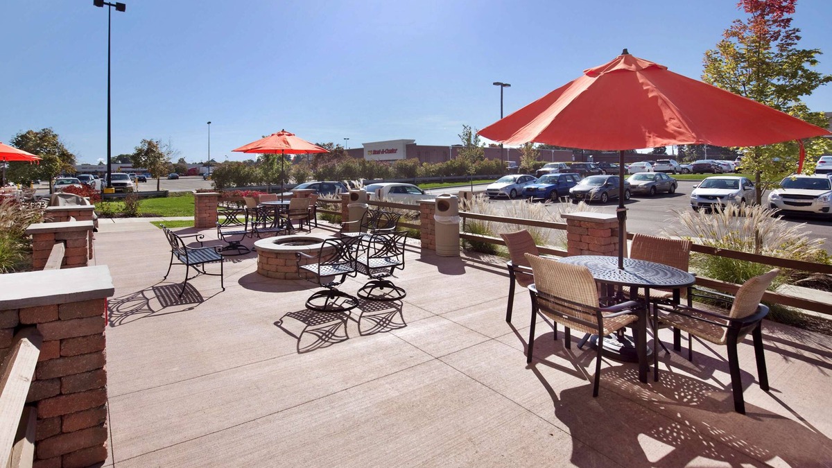 Homeacre-Lyndora Hotel | Hampton Inn Butler