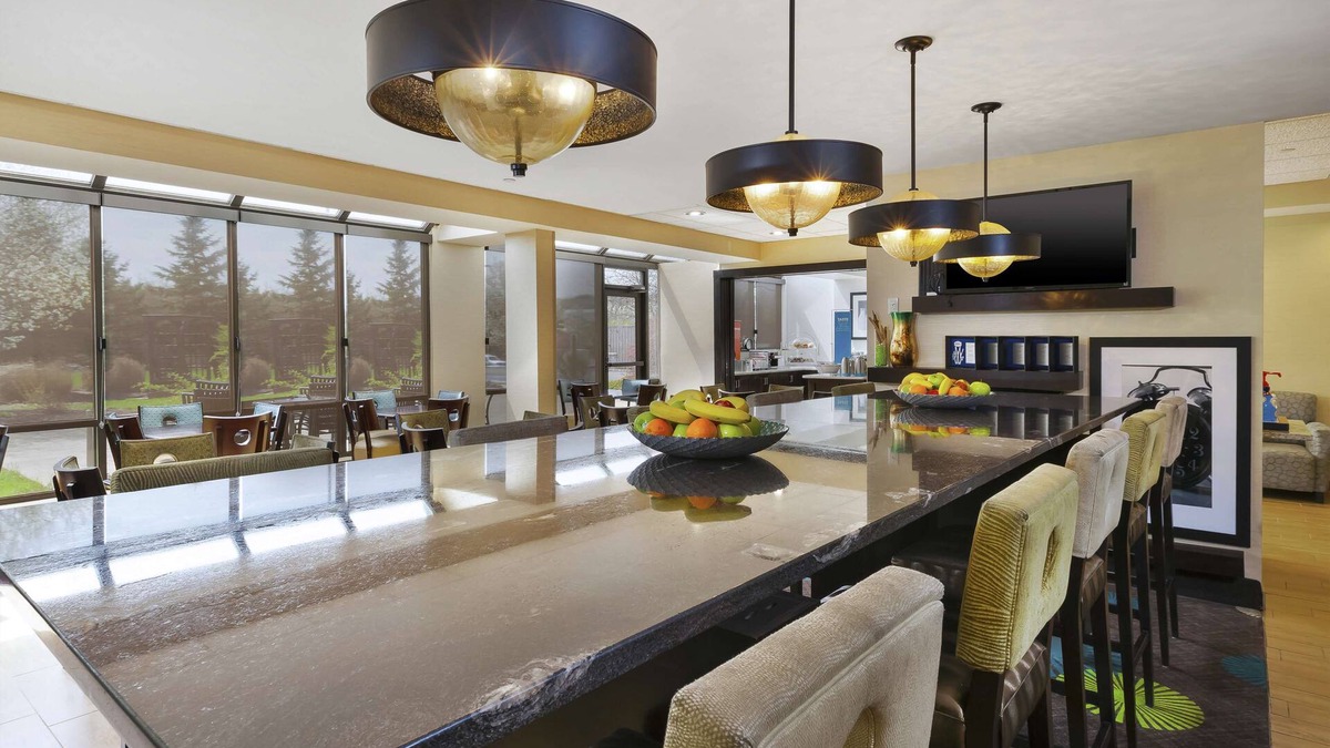 Clinton Hotel | Hampton Inn Clinton