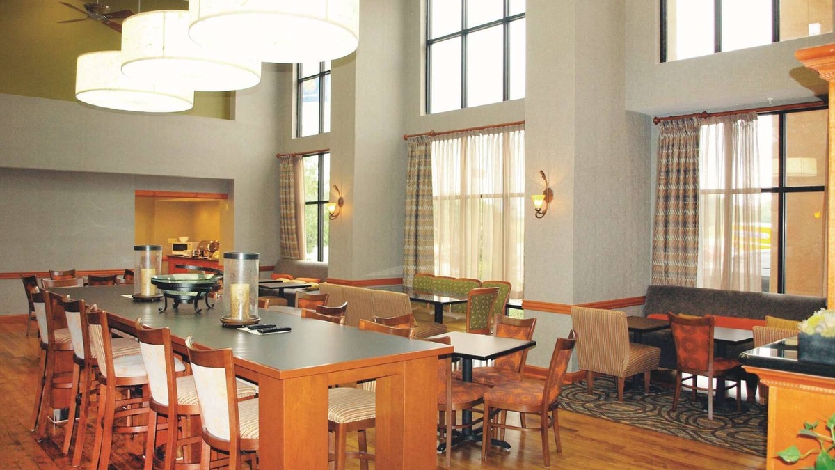 Clinton Hotel | Hampton Inn Clinton