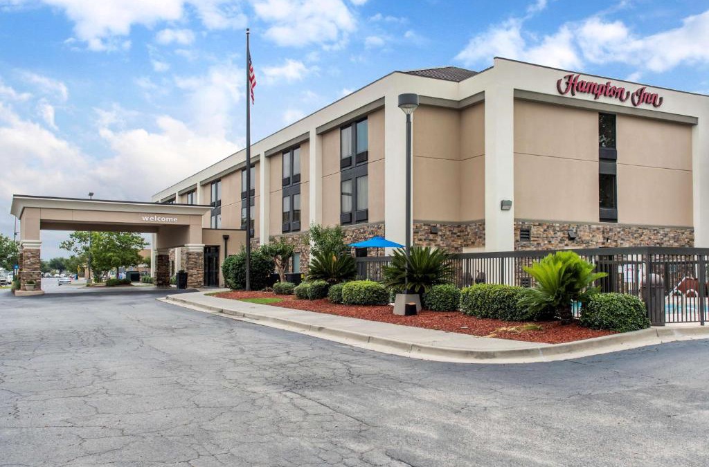 Douglas Hotel | Hampton Inn Douglas