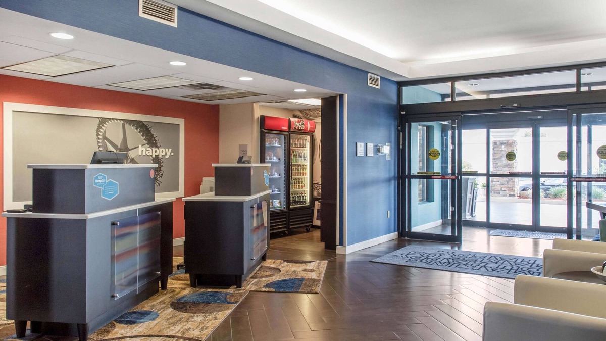 Douglas Hotel | Hampton Inn Douglas