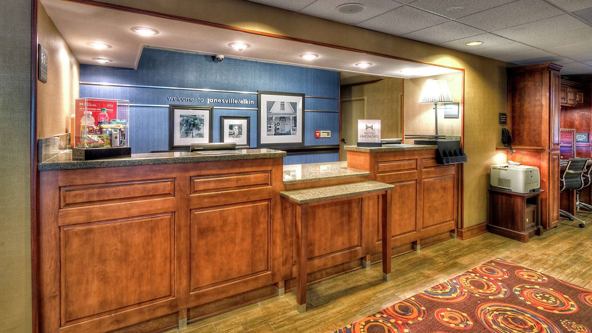 Arlington Hotel | Hampton Inn Jonesville Elkin