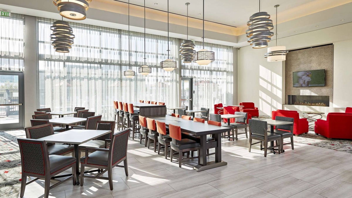 Harbor Hotel | Hampton Inn Long Beach Airport