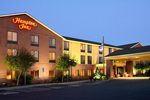 Medford Hotel | Hampton Inn Medford