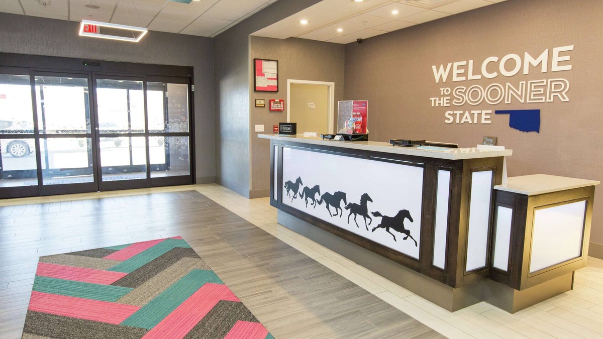 Mustang Hotel | Hampton Inn Mustang