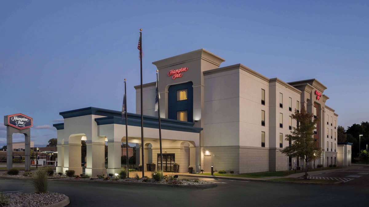 East Irondequoit Hotel | Hampton Inn Rochester Irondequoit
