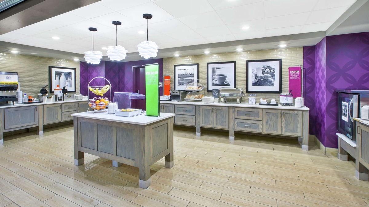 Oakwood Village Hotel | Hampton Inn & Suites Oakwood Village-Cleveland