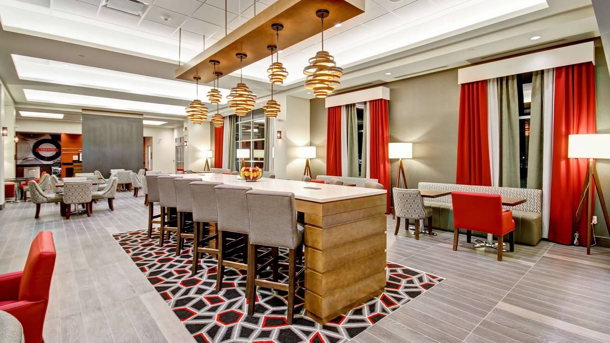 Medicine Hat Hotel | Hampton Inn & Suites by Hilton Medicine Hat