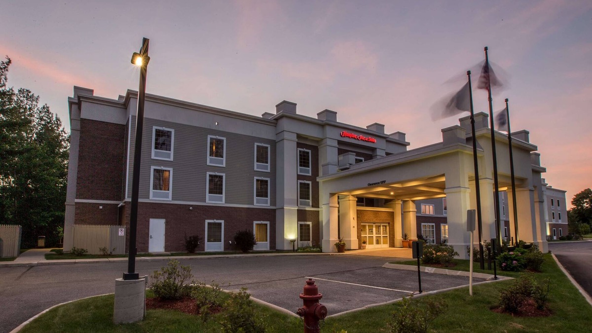 Lenox Hotel | Hampton Inn & Suites Berkshires-Lenox