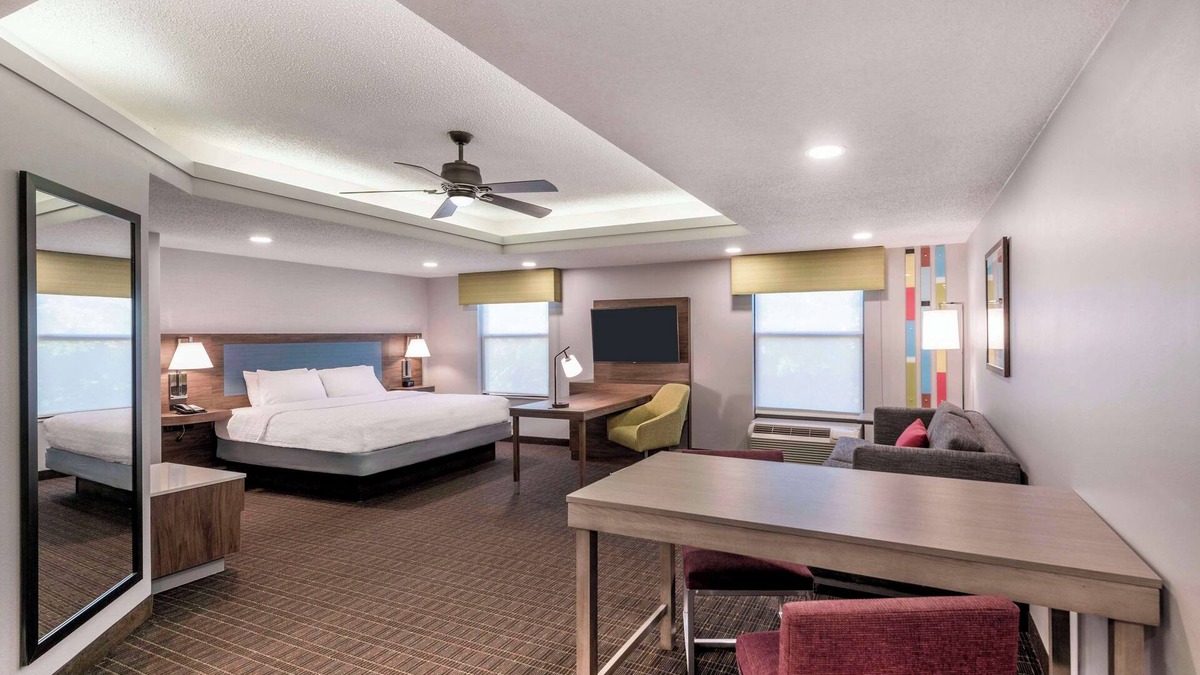 Burlington Hotel | Hampton Inn & Suites Burlington, NC