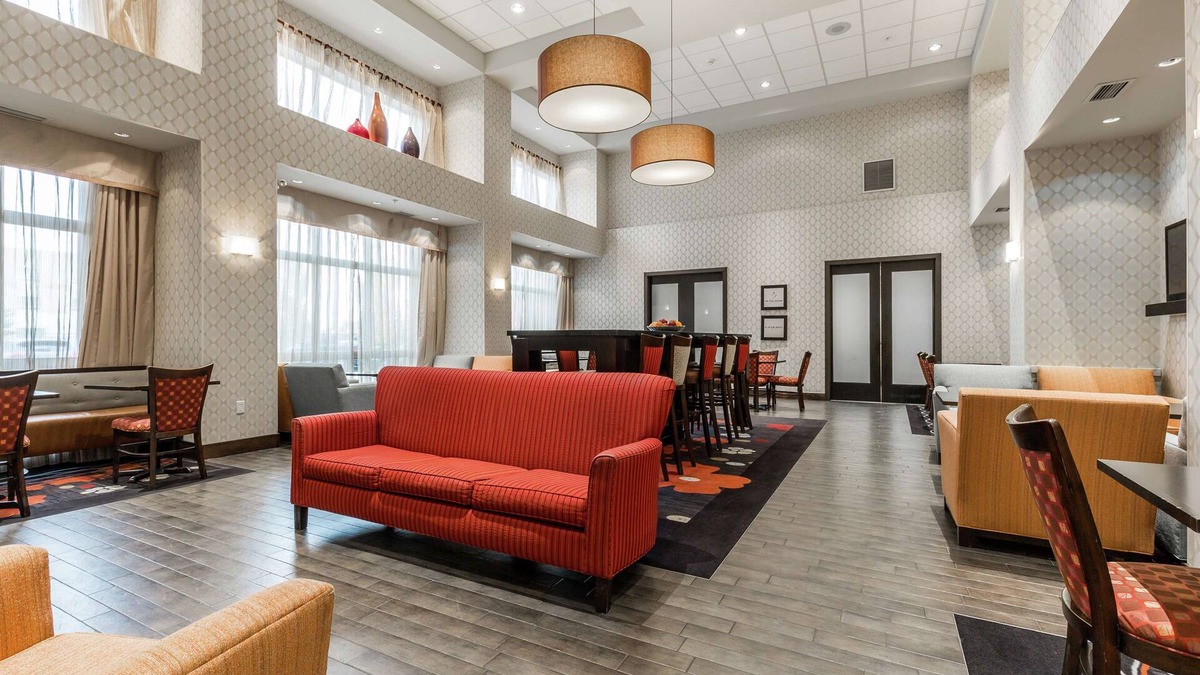 South Lethbridge Hotel | Hampton Inn & Suites by Hilton Lethbridge