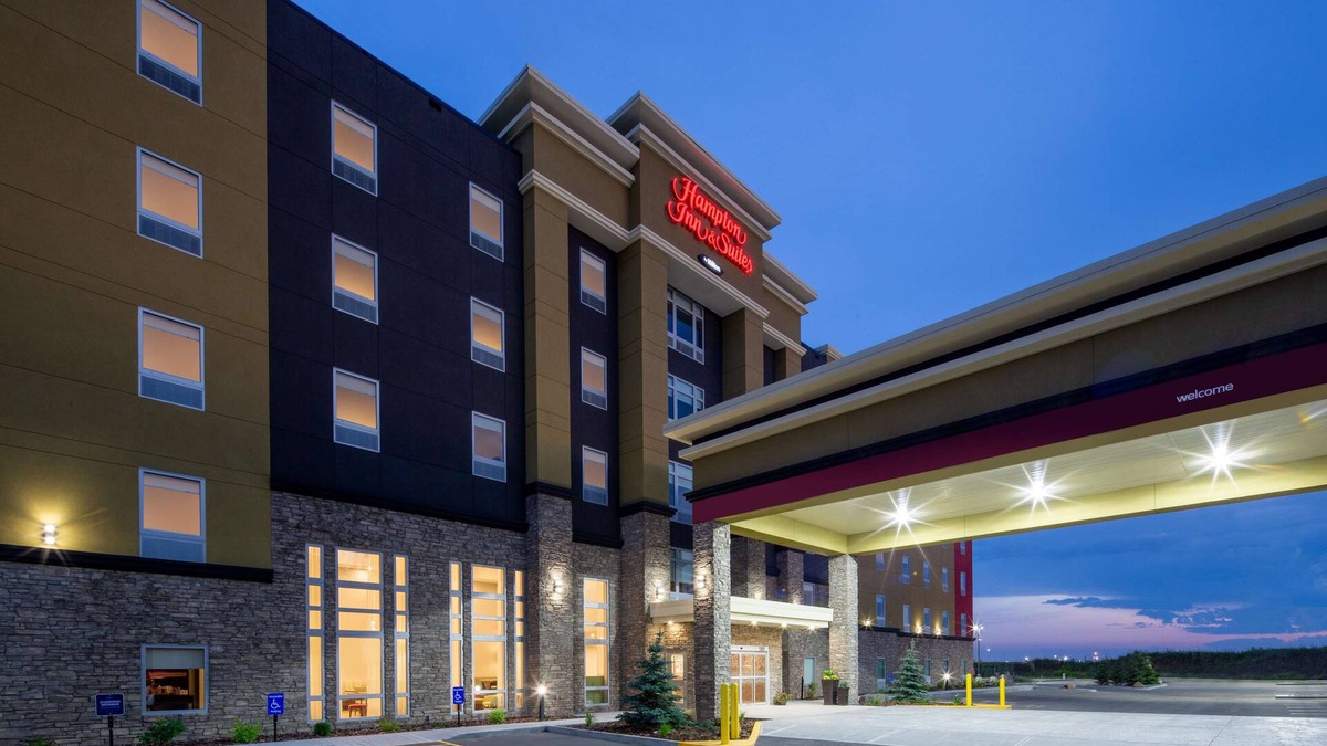 Northwest Edmonton Hotel | Hampton Inn & Suites by Hilton Edmonton St. Albert