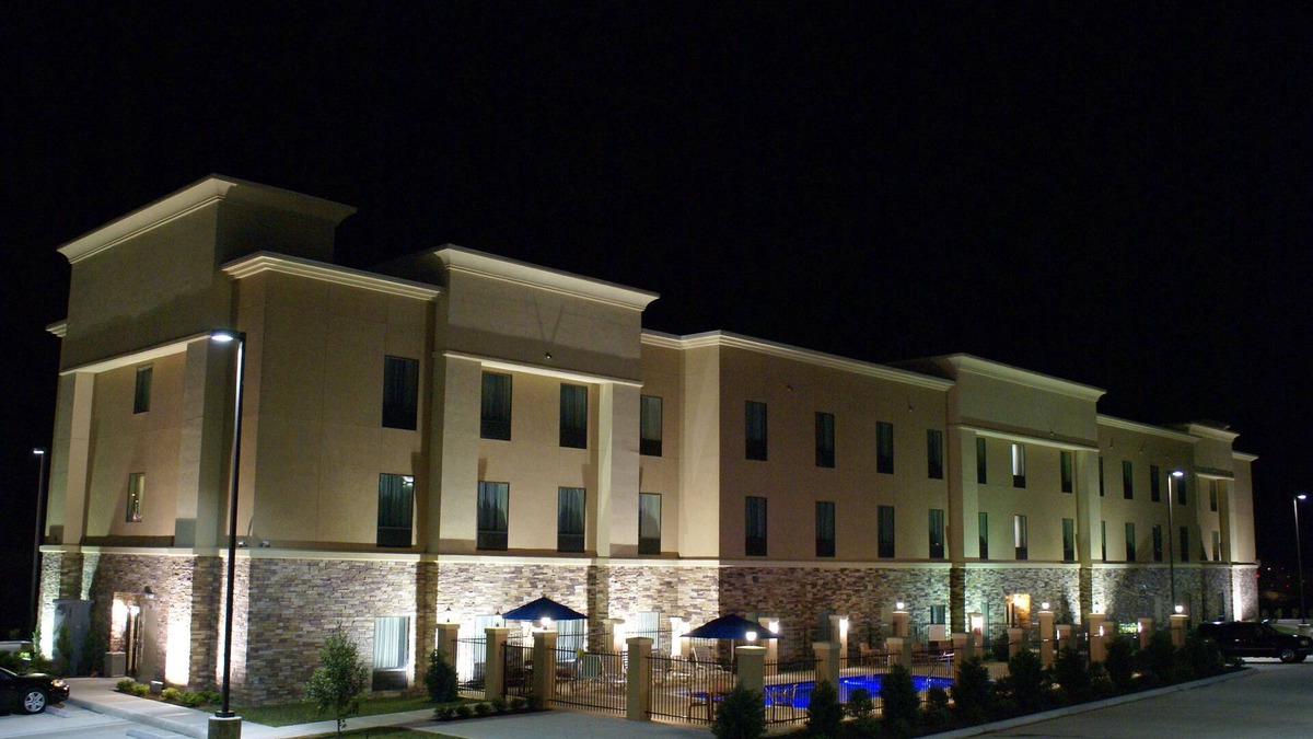 Center Hotel | Hampton Inn & Suites Center