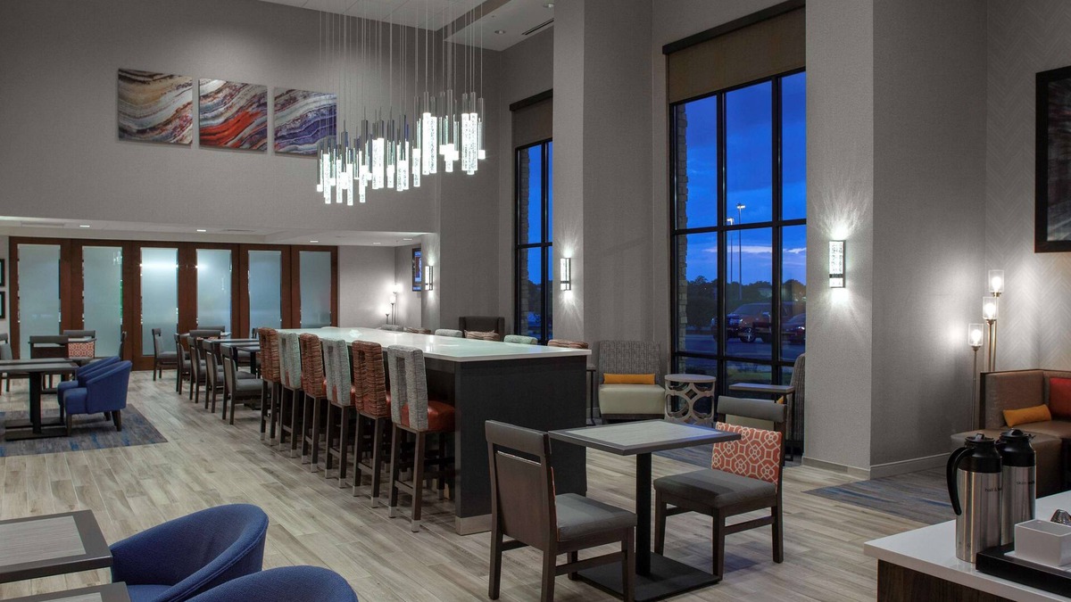 Burr Ridge Hotel | Hampton Inn & Suites Chicago-Burr Ridge
