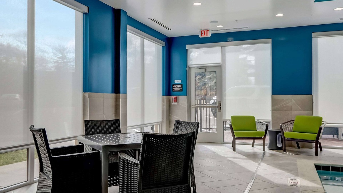 Hyde Park Hotel | Hampton Inn & Suites Cincinnati Midtown Rookwood