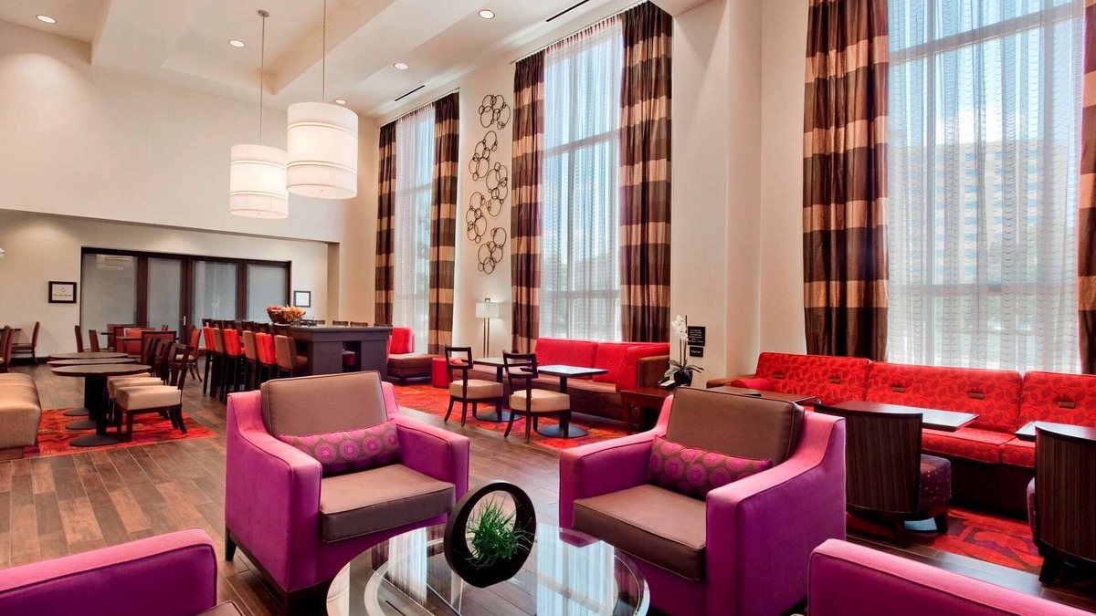 Romulus Hotel | Hampton Inn & Suites Detroit/Airport - Romulus