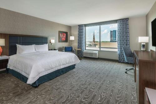 West Central Hotel | Hampton Inn & Suites Fort Wayne Downtown