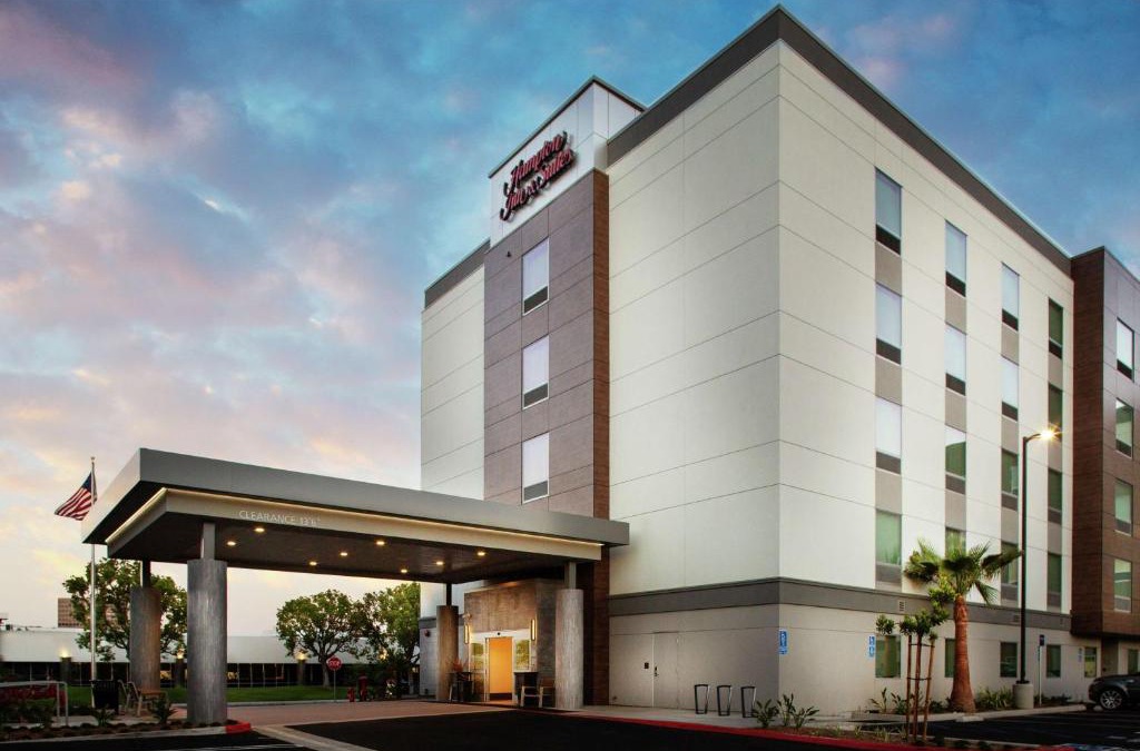 Airport Area Hotel | Hampton Inn & Suites Irvine/Orange County Airport