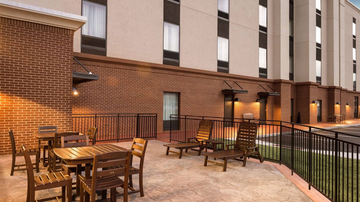 Lavonia Hotel | Hampton Inn & Suites Lavonia