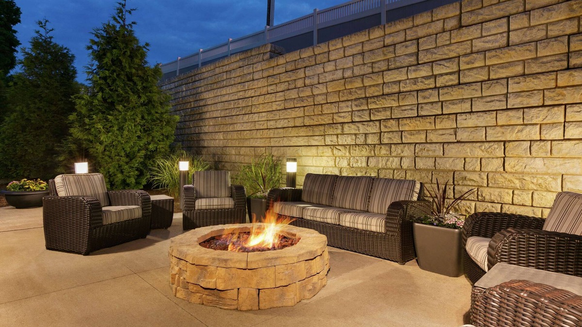 Parkersburg Hotel | Hampton Inn & Suites Parkersburg Downtown