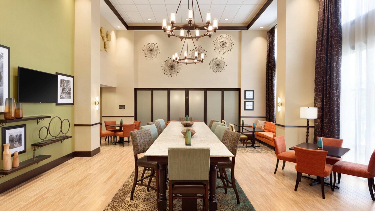 North Wales Hotel | Hampton Inn & Suites Philadelphia Montgomeryville