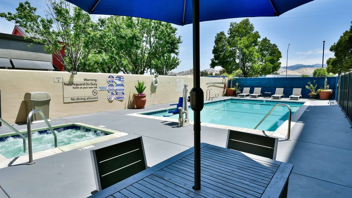 Pittsburg Hotel | Hampton Inn & Suites Pittsburg, CA