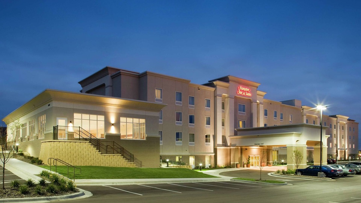 Rochester Hotel | Hampton Inn & Suites Rochester-North