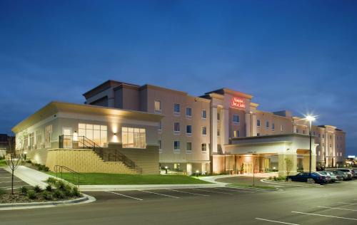 Rochester Hotel | Hampton Inn & Suites Rochester-North