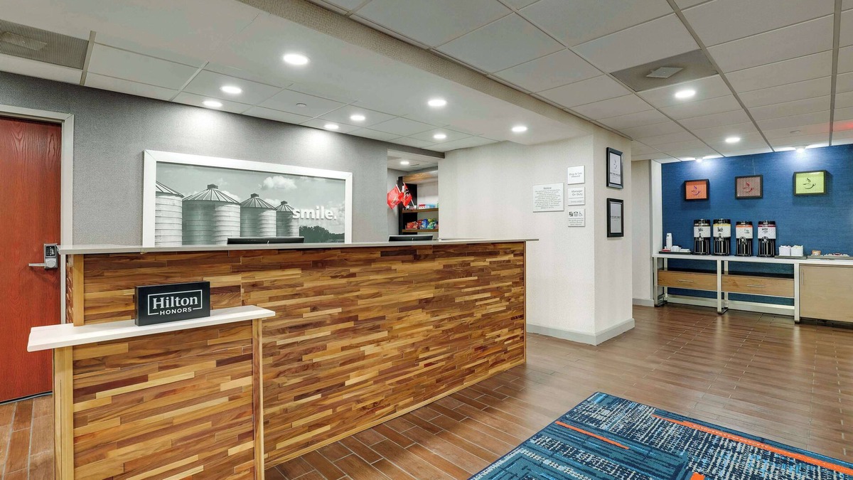 Glen Carbon Hotel | Hampton Inn & Suites St. Louis-Edwardsville