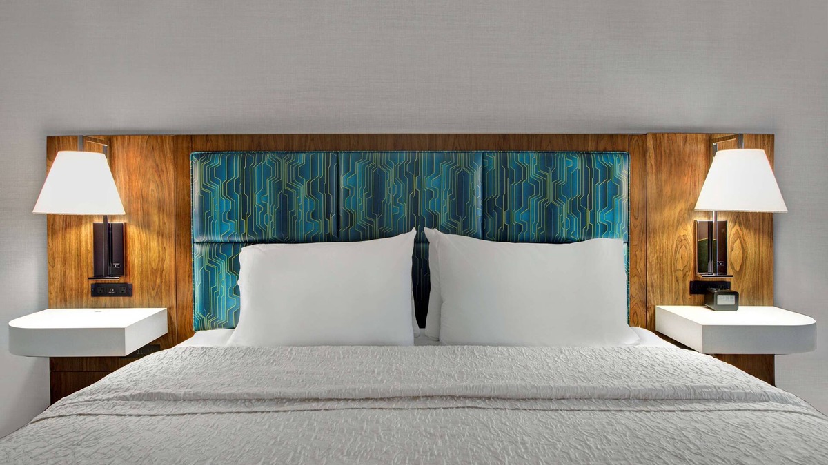 Eastside Hotel | Hampton Inn & Suites Syracuse Dewitt