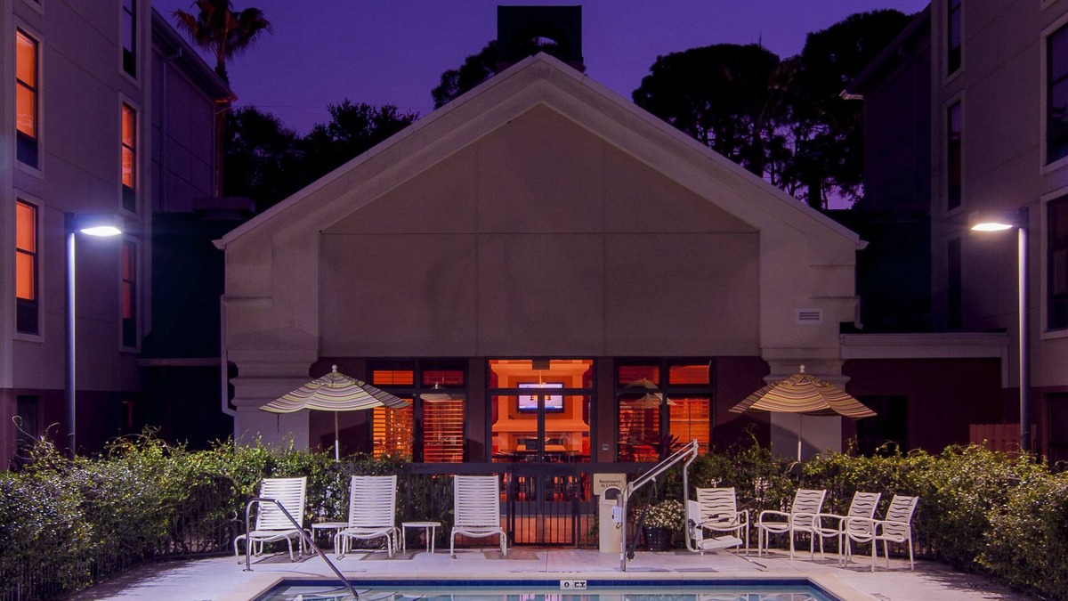 Bearss Plaza Hotel | Hampton Inn & Suites Tampa-North